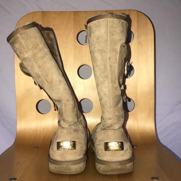 Tan UGGS - Picture 4 of 5